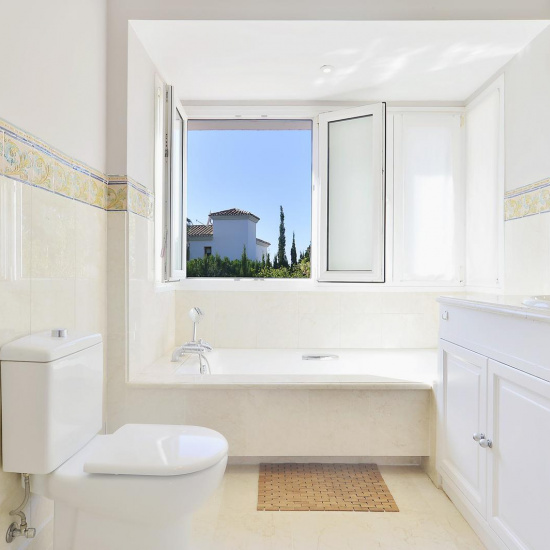 Marbella, 4 Habitaciones Habitaciones, 6 Habitaciones Habitaciones,3 BathroomsBathrooms,Chalet / Villa,Se Vende,1037